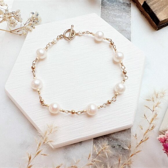 Handmade White Freshwater Pearl Bracelet | 14k Gold Filled - Picture 4 of 6